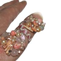 Ring pastell rosa handmade Rosenquarz Koralle Perlen und Glas funkelnd wirework Spiralring boho Bild 7
