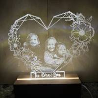 Lampe mit Foto Gravur, personalisierte LED Beleuchtung, Schlummerlicht, Geschenk für Familie Bild 1
