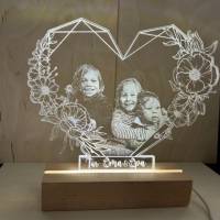 Lampe mit Foto Gravur, personalisierte LED Beleuchtung, Schlummerlicht, Geschenk für Familie Bild 5