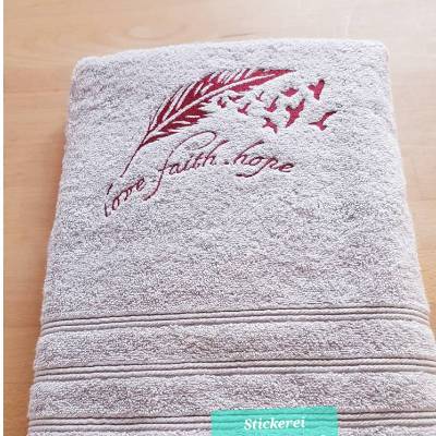Duschtuch, hellgrau, 70 x 140, mit Motiv "love faith hope"