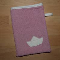 Waschhandschuh aus rosa Frottee mit Papierschiffchen-Applikation, Biobaumwolle, GOTS, Handarbeit Bild 1