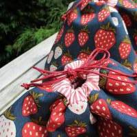 Täschchen Kinchakubeutel im Erdbeerdesign und Kordel nachhaltig und vielseitig verwendbar Größe 1 Bild 5