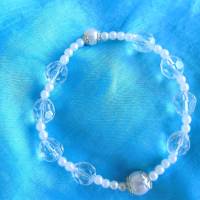 Perlenarmband Kristallklar-Weiss so elegant handgefertigt von Hobbyhaus Bild 3