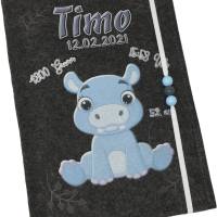 U Heft Hülle Filz mit Namen datum Impfpass fach Hippo blau untersuchungsheft hülle personalisiert geschenk geburt dunkel Bild 1