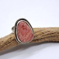handgeschmiedeter Ring in 925er Silber mit großem flachen Rhodochrosit Stein Bild 1