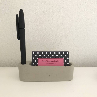 Puristischer Visitenkartenhalter aus Beton, grau, 12,5 cm