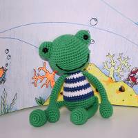 Der kleine gehäkelte Frosch Lukas aus Bio-Baumwolle grün Handarbet Bild 4