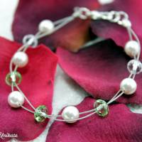 Farbbeispiel mit peridot | Brautschmuck - Die Schöne, Brautarmband mit grünen Perlen sowie weiße o.  cremefarbene Perlen Bild 1