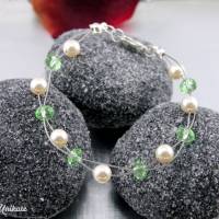Farbbeispiel mit peridot | Brautschmuck - Die Schöne, Brautarmband mit grünen Perlen sowie weiße o.  cremefarbene Perlen Bild 2