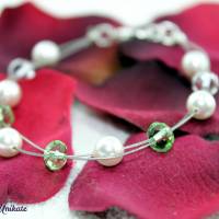 Farbbeispiel mit peridot | Brautschmuck - Die Schöne, Brautarmband mit grünen Perlen sowie weiße o.  cremefarbene Perlen Bild 3