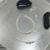 Ein Hauch von Nichts, schlichte Kette für die Braut - minimalistische Brautkette nur 5 Perlen wird für Dich angefertigt Bild 1