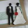Edle Hochzeitskarte mit Brautpaar und Spitze, Perlen und Blüten Bild 3