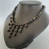 Mittelalterschmuck/ Halskette aus Lava Perlen/ Handgemachter Schmuck/ Perlenschmuck/ Perlenhalskette Bild 2