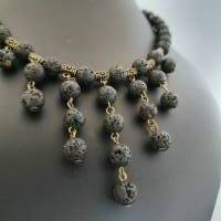 Mittelalterschmuck/ Halskette aus Lava Perlen/ Handgemachter Schmuck/ Perlenschmuck/ Perlenhalskette Bild 3