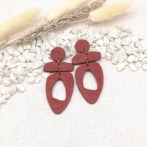 Lange rote Ohrringe in modernem Design, handgefertigt aus Polymer Clay Bild 1