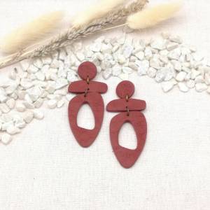 Lange rote Ohrringe in modernem Design, handgefertigt aus Polymer Clay Bild 4
