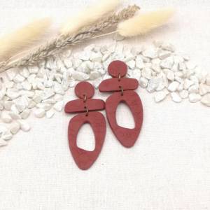 Lange rote Ohrringe in modernem Design, handgefertigt aus Polymer Clay Bild 5