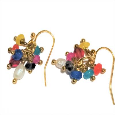 Ohrringe handgemacht kleine weiße Perlen mit Edelsteinmix bunt als Cluster hippy look Geschenk