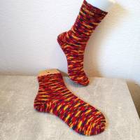 handgestrickte Socken, Größe 38/40, 4fach Sockenwolle, Rot Bunt gemustert Bild 1