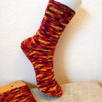 handgestrickte Socken, Größe 38/40, 4fach Sockenwolle, Rot Bunt gemustert Bild 2