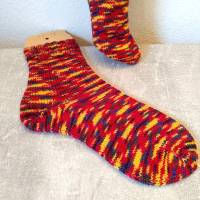 handgestrickte Socken, Größe 38/40, 4fach Sockenwolle, Rot Bunt gemustert Bild 3