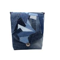 Umhängetasche aus Jeans-Upcycling, kleine Schultertasche mit Patchwork und Klappe mit Steckschloss Bild 1