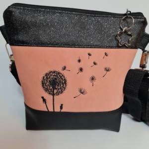 Kleine Handtasche Pusteblume altrosa Umhängetasche rosa schwarz Tasche mit Anhänger Kunstleder Bild 2