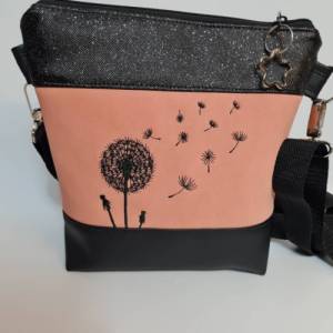Kleine Handtasche Pusteblume altrosa Umhängetasche rosa schwarz Tasche mit Anhänger Kunstleder Bild 7
