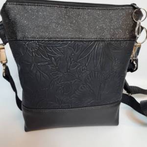 Kleine Handtasche Blumen Muster schwarze  Tasche mit Anhänger Kunstleder und Glitzer Bild 2
