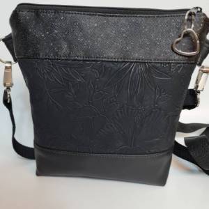 Kleine Handtasche Blumen Muster schwarze  Tasche mit Anhänger Kunstleder und Glitzer Bild 5