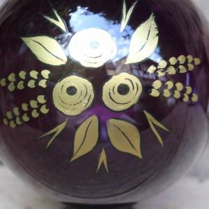 Kugelvase Vase mit Metallfuß lila Glaskunst mundgeblasen Lauscha 70er Jahre Vintage DDR Bild 3