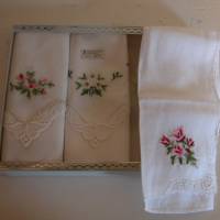 3 wunderschöne Taschentücher  Mouchoirs im Original Karton Bild 1