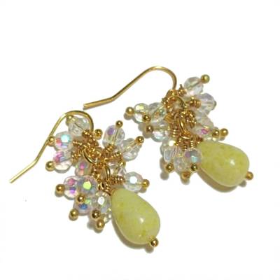 Ohrringe Jade hellgrün als Tropfen handgemacht mit funkelndem Glas AB goldfarben cluster