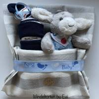 kleine Windeltorte mit Esel und Windelbaby, Babygeschenk Junge, kreatives Geschenk zur Geburt Bild 5