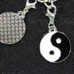 Charm Anhänger YinYang, Yin Yang schwarz weiß, Emaille Kaltemaille, hippie boho, handmade by BuntMixxDESIGN Bild 1