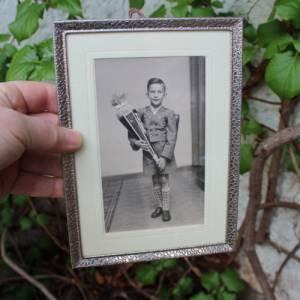 altes gerahmtes Foto / Junge mit Schultüte / silberfarbener Metall Bilderrahmen 50er Jahre Bild 5