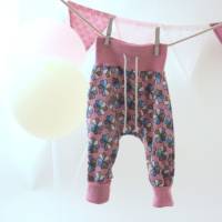 Pumphose rosa, Schlupfhose für Babys, Kinderhose mit Blumen Muster, Babygeschenk Baumwolle, Jersey Pumphose für Babys Bild 9
