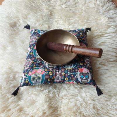 Klangschalenkissen „SCULL“  * für Meditation / Yoga * Multicolor* mit Bio-Dinkelspelz Füllung *