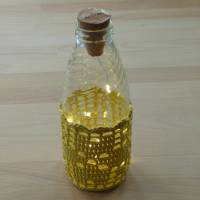 Upcycling: Leuchtflasche mit gehäkeltem Bezug Motiv Stern, gold, Biobaumwolle, GOTS, Handarbeit Bild 1