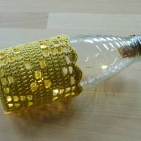 Upcycling: Leuchtflasche mit gehäkeltem Bezug Motiv Stern, gold, Biobaumwolle, GOTS, Handarbeit Bild 3