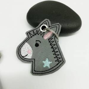 Schlüsselanhänger Kleiner Eselskopf, aus Kunstleder oder Filz, grau schwarz weiß, Geschenkidee Bild 3