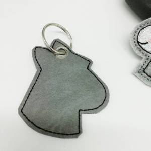 Schlüsselanhänger Kleiner Eselskopf, aus Kunstleder oder Filz, grau schwarz weiß, Geschenkidee Bild 4
