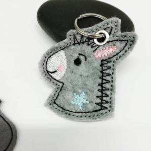 Schlüsselanhänger Kleiner Eselskopf, aus Kunstleder oder Filz, grau schwarz weiß, Geschenkidee Bild 6