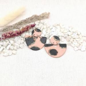 feminine Ohrstecker rosa schwarz, coole modische Ohrringe aus Polymer Clay, Geschenkidee zu Weihnachten Bild 2
