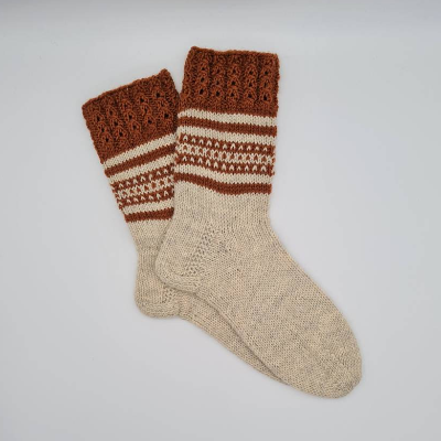 Gestrickte dickere Socken in creme braun, Gr. 38/39, Stricksocken aus 6 fach Sockenwolle, la piccola Antonella