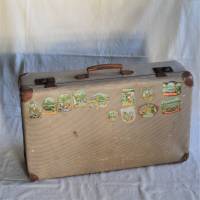 alter Reisekoffer mit Aufklebern Vintage Bild 1