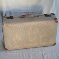 alter Reisekoffer mit Aufklebern Vintage Bild 5