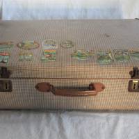 alter Reisekoffer mit Aufklebern Vintage Bild 7