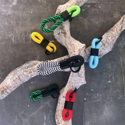 Schlüsselanhänger aus Segeltau, Muttertag- und Vatertagsgeschenk mit schwarzem Karabiner Schlüsselring