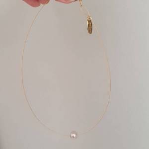 filigrane minimalistische Goldkette mit Perle, kurze schlichte Halskette Bild 8